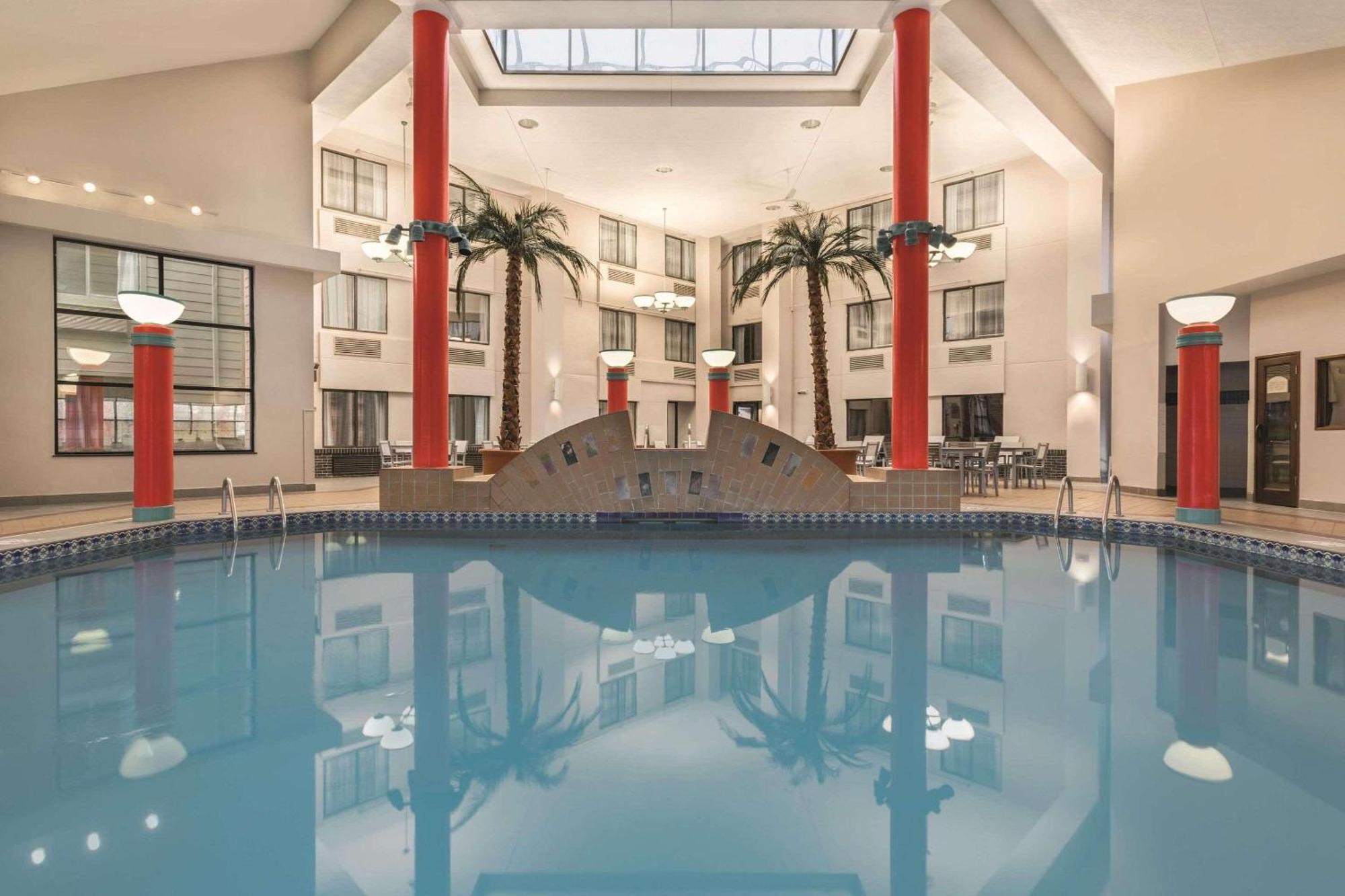 Country Inn & Suites By Radisson, Erie, Pa Kearsarge Екстер'єр фото